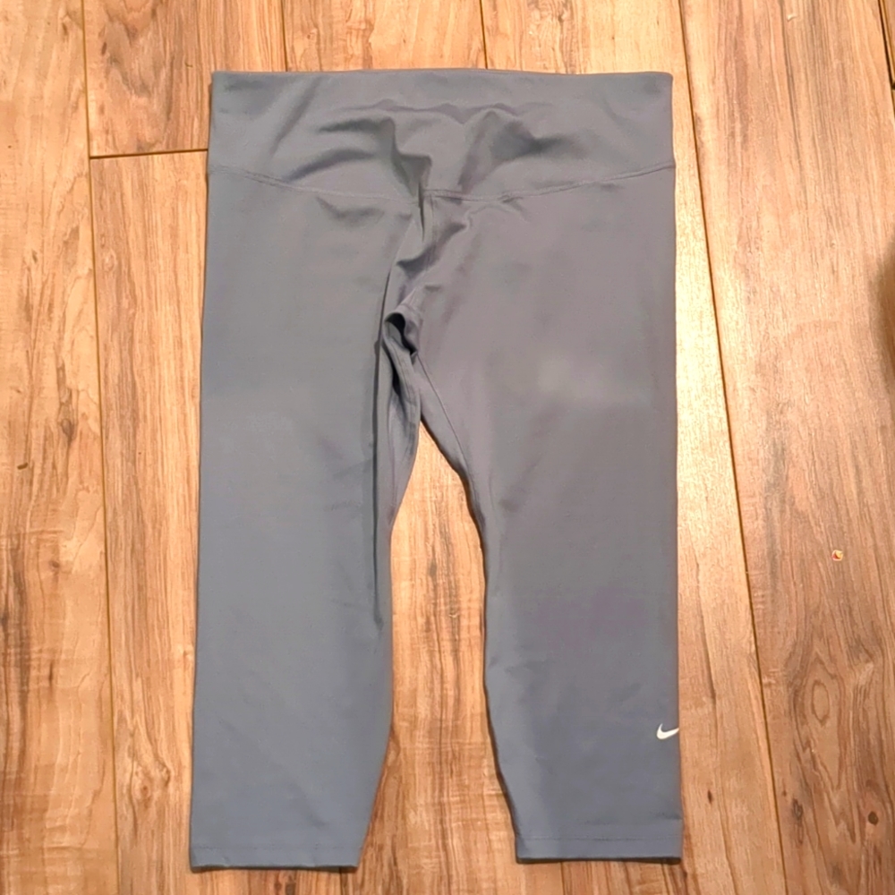 Nike drifit  women's Capri active wear